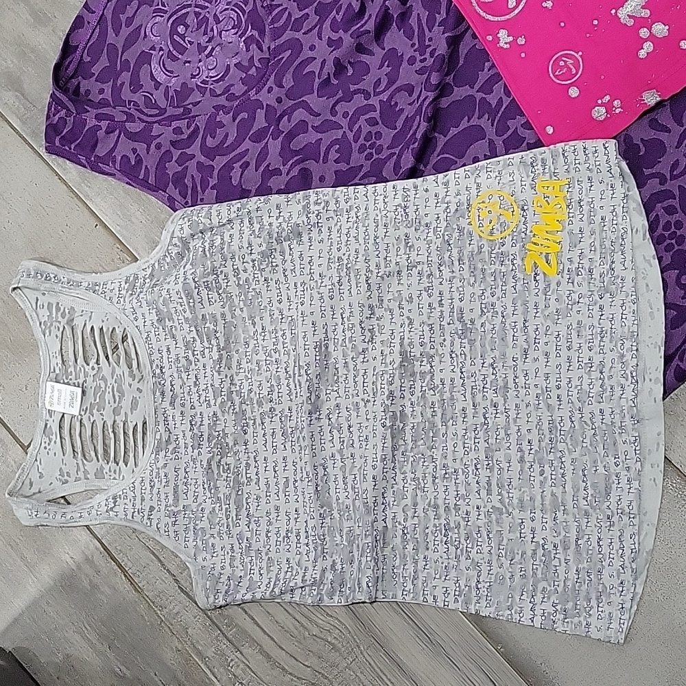 Zumba 3 pcs purple  gray and pink workout tanks  size xsmall and smalls #2 - Picture 2 of 7